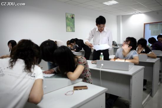 教務(wù)處副處長商紅桃到常州動(dòng)畫基地調(diào)研、考察